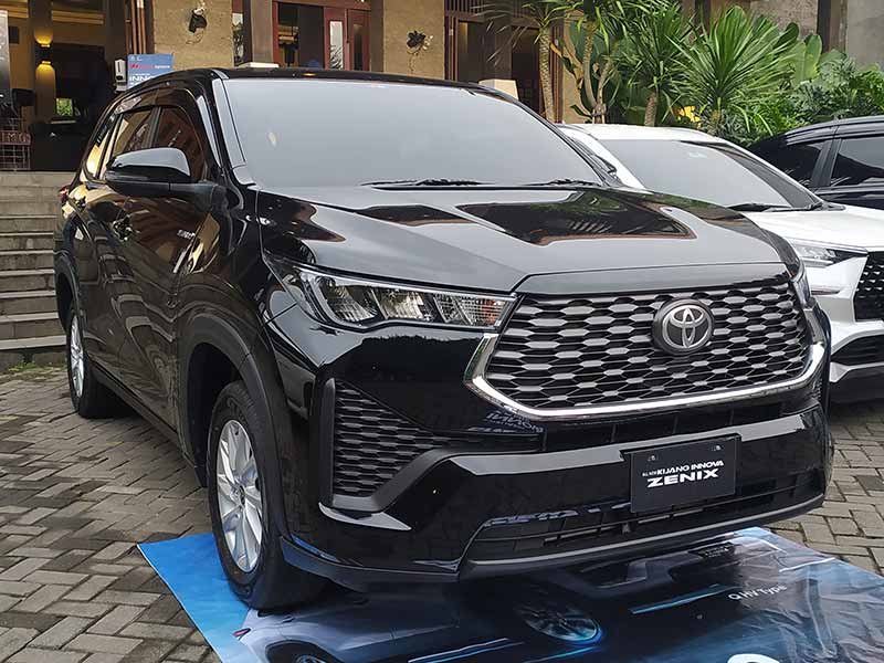 Mobil MPV Toyota Batam